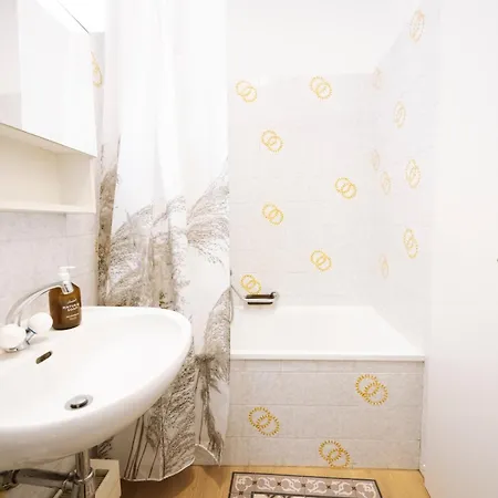 Appartement Minusio, Casa Gottardo - Nahe Zentrum Locarno Und Maggiore, Mit Balkon Und Parkplatz